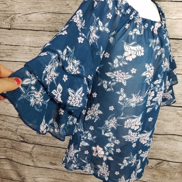 New Glory Blue Floral Top Size Medium.Pit to pit approx:  19 inches Right sho - Picture 4 of 8